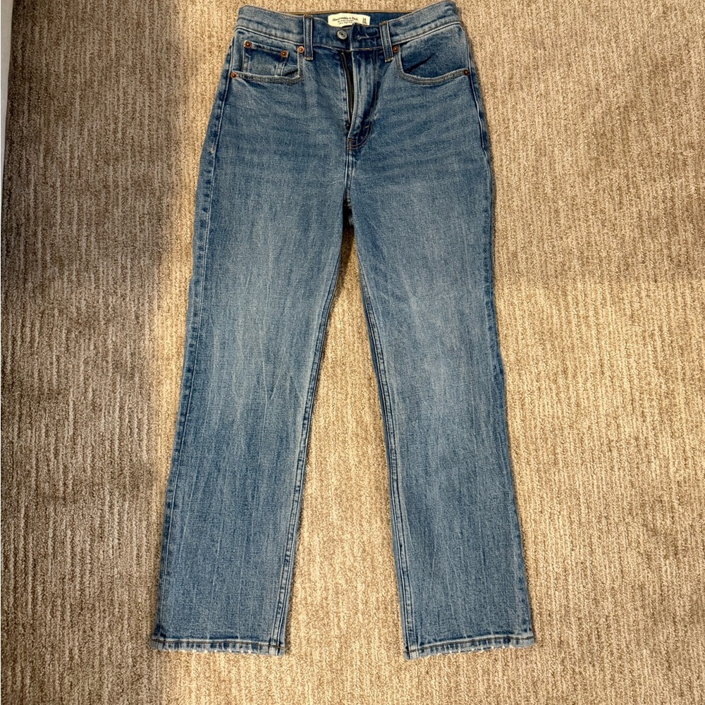 Abercrombie & Fitch Women's Cropped Straight Leg Jeans - Medium Blue Wash
